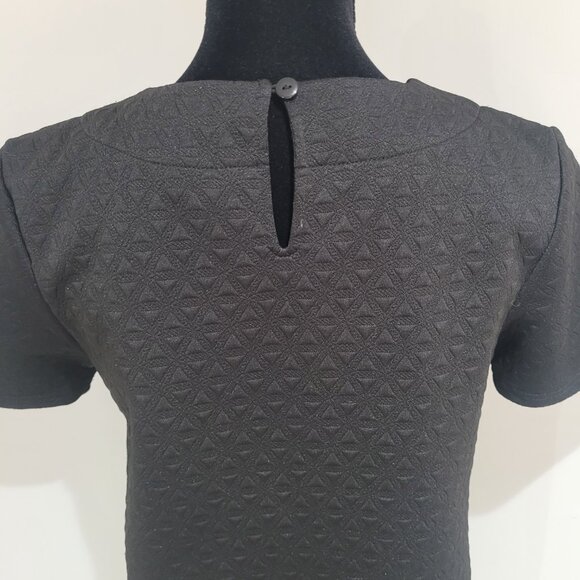 Women's Short Sleeve Quilted T-Shirt with Back Button Enclosure Size Small Black - Picture 10 of 11